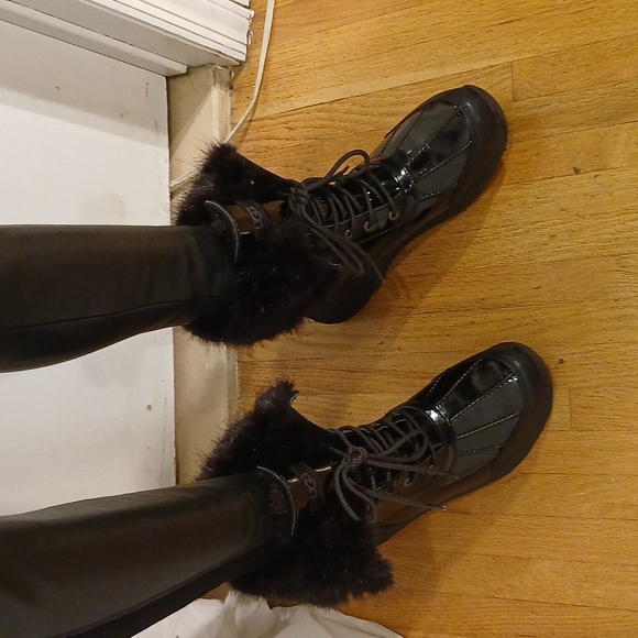 Stunning Like New Timberland Black Patent Leather Fur Boots - Picture 14 of 16